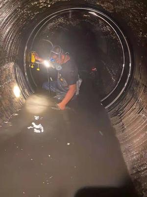 双胀圈管道修复施工过程中，双胀圈修复工艺，属于管道非开挖修复局部修复工艺，主要针对管道轻微撮口、接口不严，管道缝隙漏水等排水管道问题